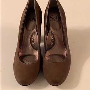 Sofft warm brown suede heels with cushion insides